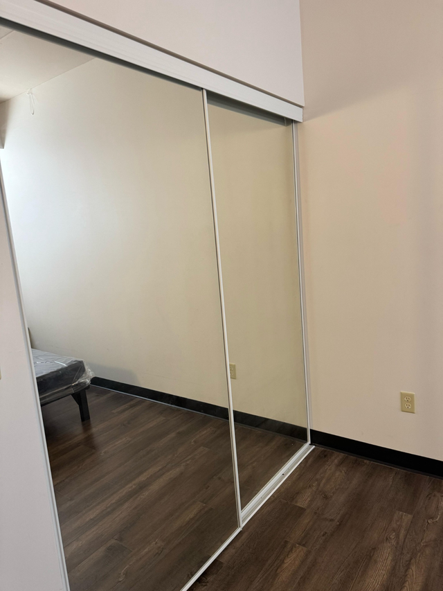 Room for rent - Oshawa in Room Rentals & Roommates in Oshawa / Durham Region - Image 4