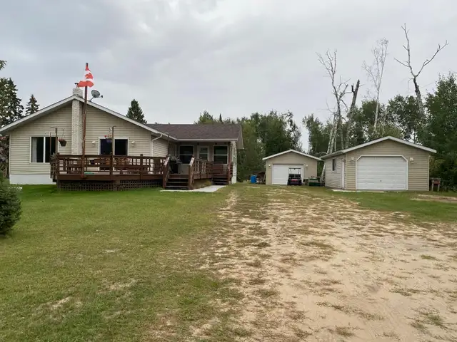 4-Season 1000 sqft Cabin | 2 Bed, 1 Bath | 2 Garages