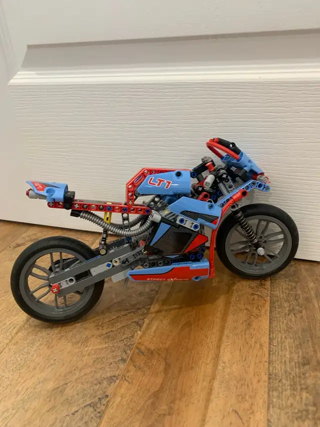 LEGO TECHNIC: Street Motorcycle #42036 in Toys & Games in Oshawa / Durham Region - Image 3