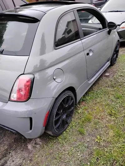 Runs great, door handle gonna be fixed, low mileage only 216.974 km Price not negotiable 3.500 $ int...