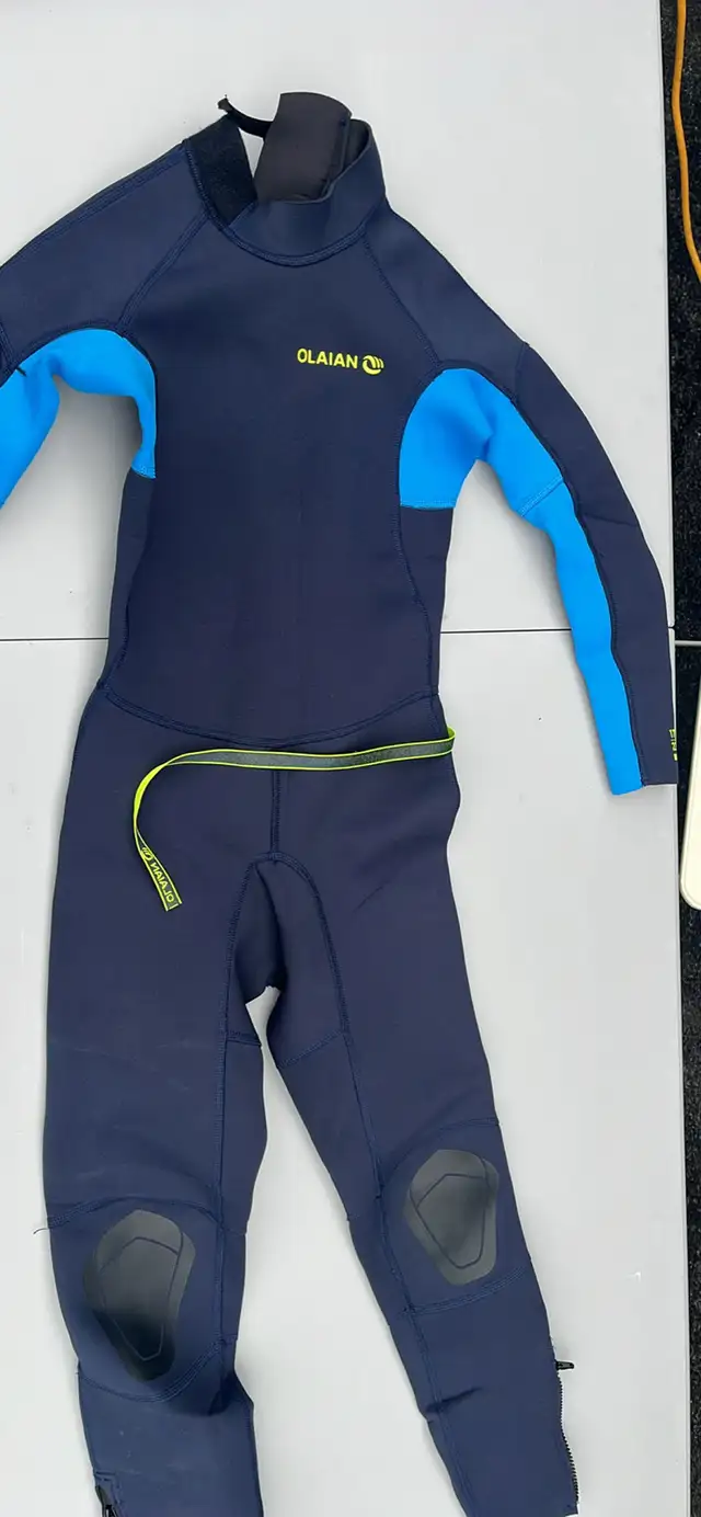 children’s wetsuits sizes 12 and 14 in Water Sports in Ottawa - Image 3