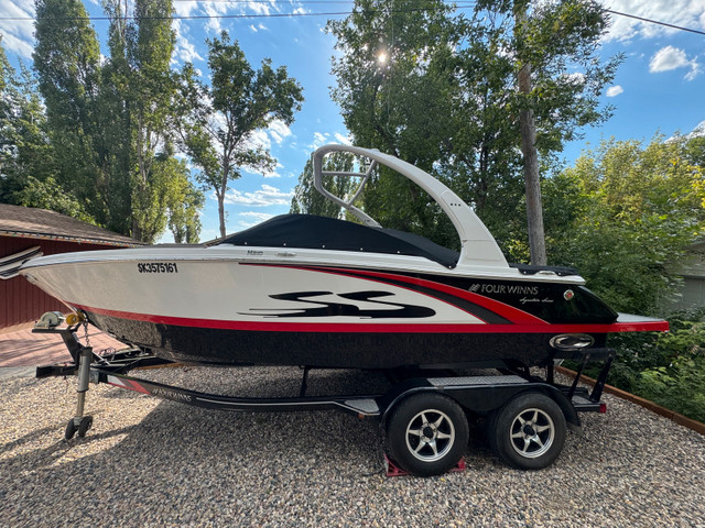 2013 Four Winns SS H210 in Powerboats & Motorboats in Regina
