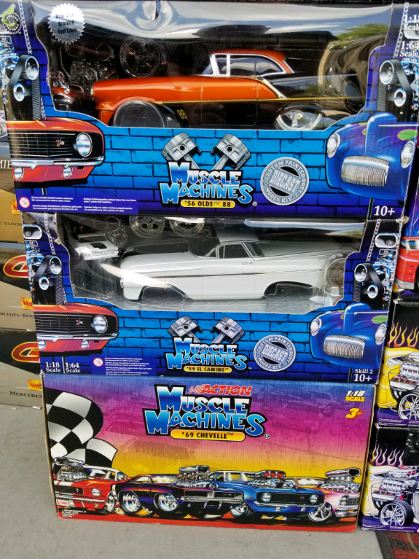 1:18 Diecast Muscle Machines Car and Truck Collection 2 in Arts & Collectibles in Markham / York Region - Image 4
