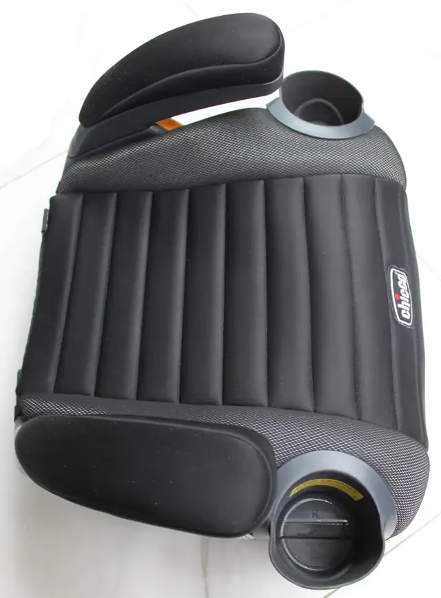 Chicco GoFit Backless Booster Seat w/ Cup Holders x 2 in Strollers, Carriers & Car Seats in Mississauga / Peel Region - Image 8