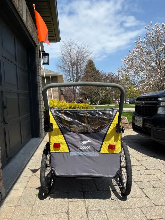 CoPilot Bike Trailer in Kids in Hamilton - Image 4