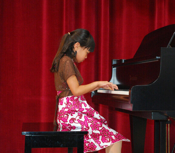 Guitar. Piano Lessons in Music Lessons in Medicine Hat - Image 3