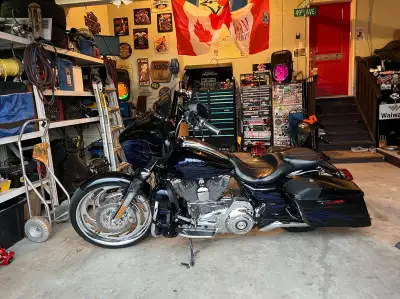 2016 Harley-Davidson CVO™ Street Glide Custom this is one hot rod bagger decked out Upgrades: 16" ap...