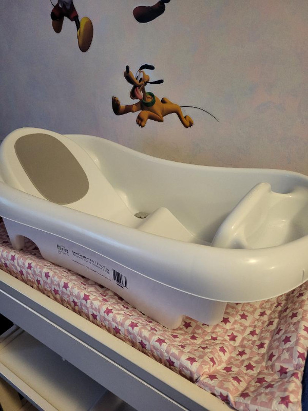 Infant Bath Tub - Sure Comfort in Bathing & Changing in Winnipeg - Image 3