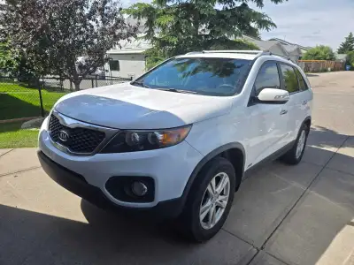 Kia sorento 2011 4WD is very good condition no micanical issues no rust no leaks no smoking all is w...