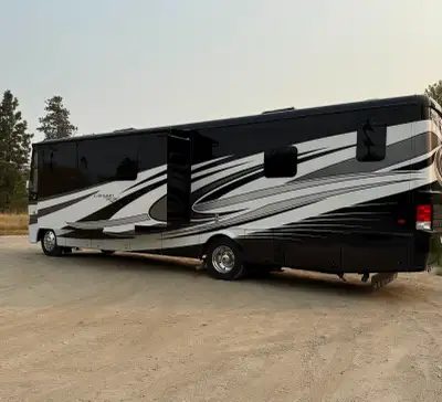 Reupholstered 38' coach on Ford F53 26,000 lb GVW chassis, 6.8 L V-10, 22.5" tires, 80,000 Kms, fibe...