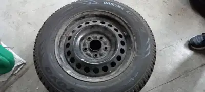 2 Pneus Hiver Toyo Observe avec jantes 5x114 centre 2 1/2 205/65R15 usure 9/32
