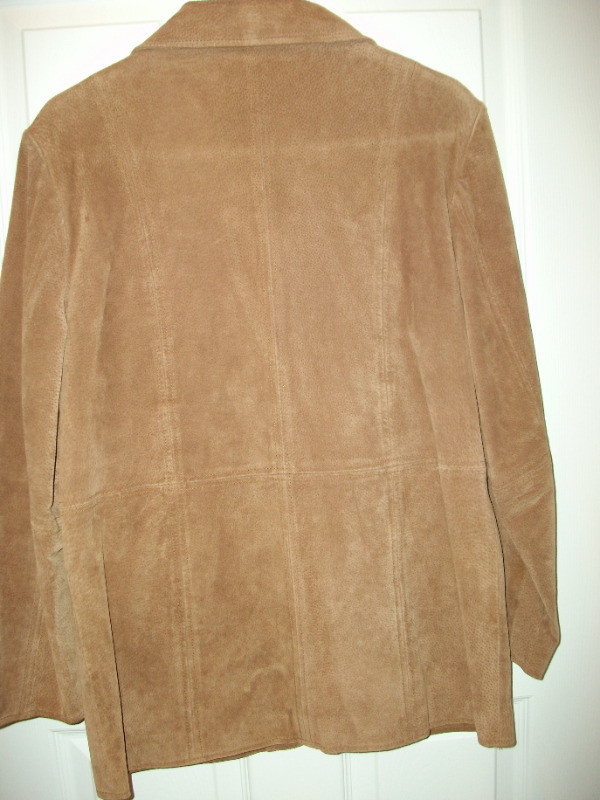 jacket /veston suède femme Gr: Small dans Femmes - Hauts et vêtements d'extérieur  à Rimouski / Bas-St-Laurent - Image 2