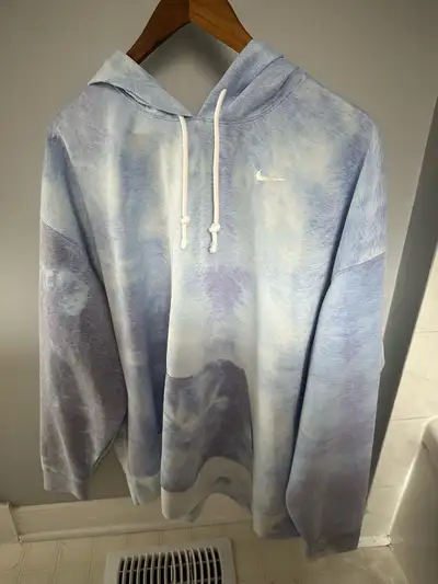 Women’s Nike Sweater (XXL) *NEW*, View more