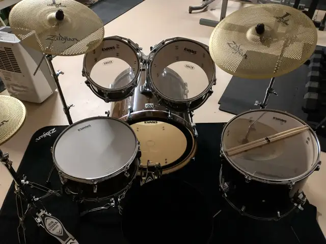 REDUCED!!! TAMA SuperStar Classic Maple Drumset/Zildjian Cymbals in Drums & Percussion in Edmundston - Image 3