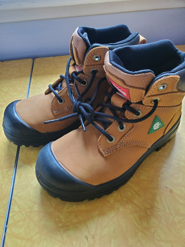 Women's size 7 steel toe  CSA approved Construction Boots in Women's - Shoes in City of Halifax - Image 2