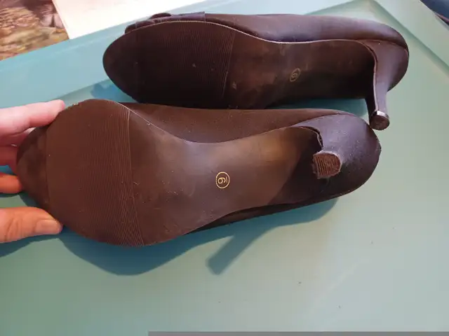 Black open toed high heels in Women's - Shoes in Calgary - Image 7
