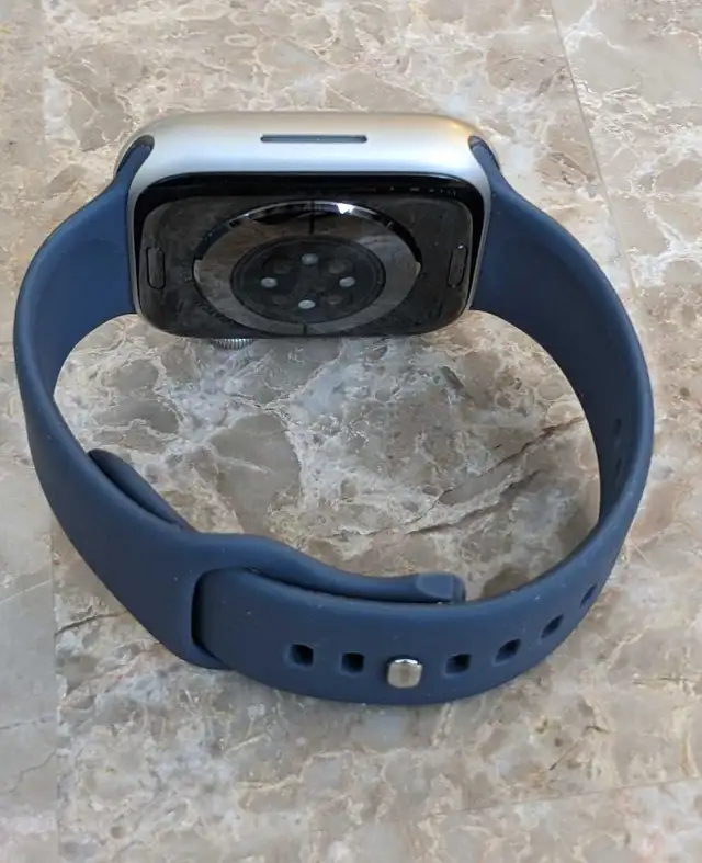 Apple model Series 8 Smart watch As is for parts in Jewellery & Watches in City of Toronto - Image 3