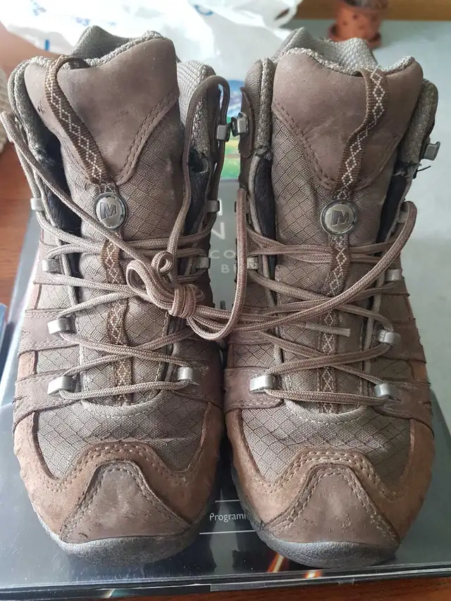 Women's size 8 Merrell hiking boots in Women's - Shoes in Calgary - Image 3