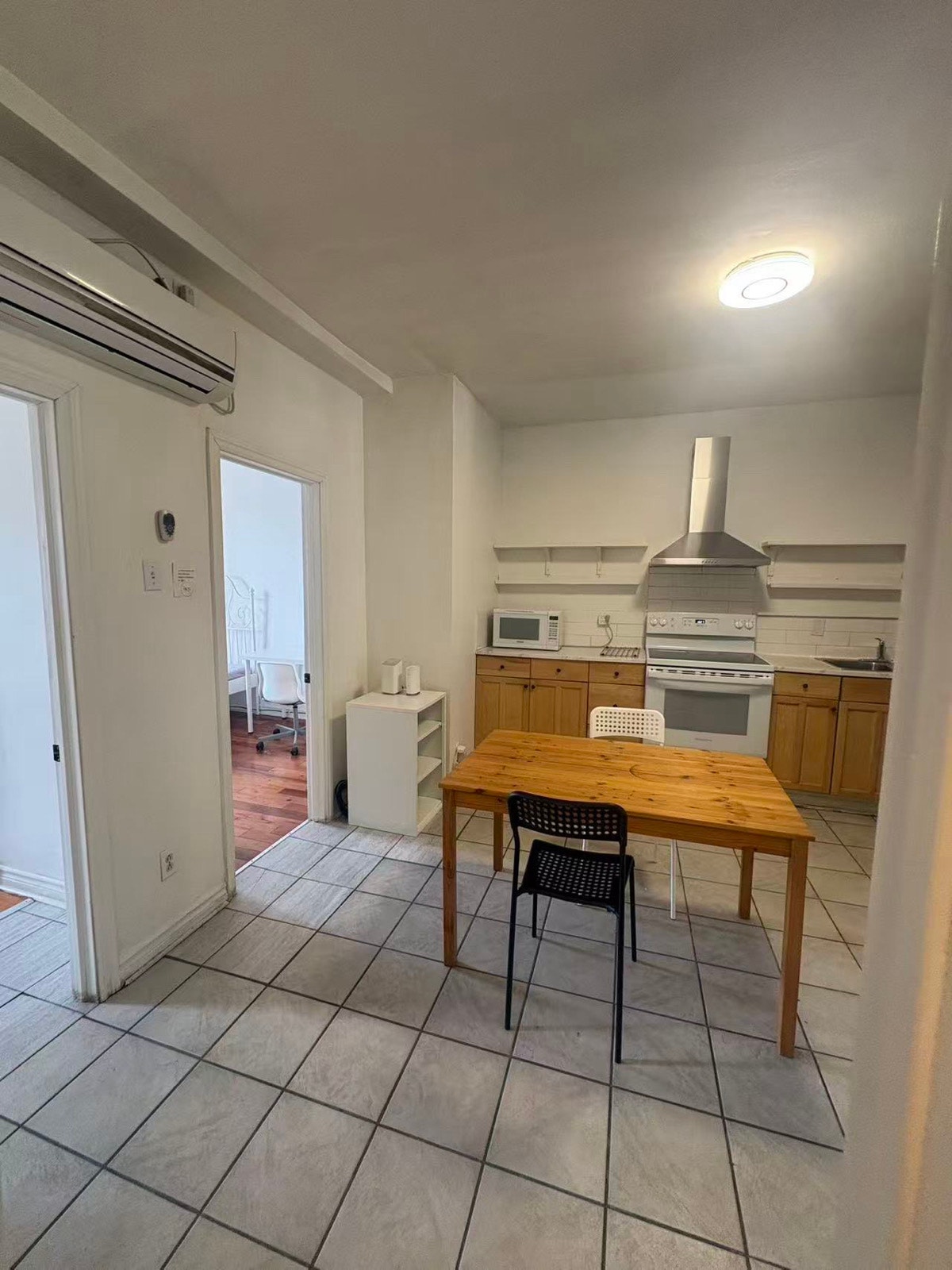 Furnished 3-Bed Apart. for rent near De L’église metro — photo 2