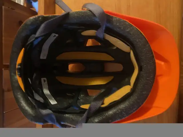 bicycle helmets in Clothing, Shoes & Accessories in Kingston - Image 8