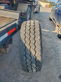 385/65R22.5 tire