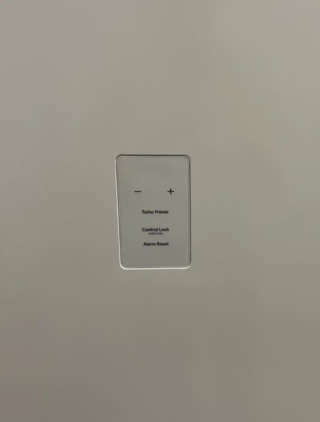GE Upright Freezer (FUF14DLRWW) in Freezers in City of Toronto - Image 3