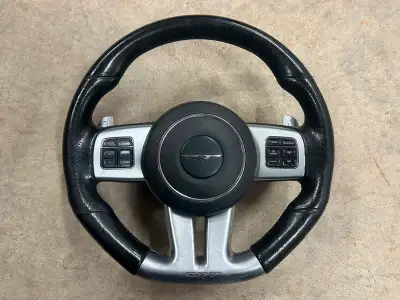 VOLANT SRT-8 ASSEMBLÉ 300 CHARGER CHALLENGER ANNÉES 2011 A 2014 PRIX DEMANDÉ 750$ SHIPPING POSSIBLE...