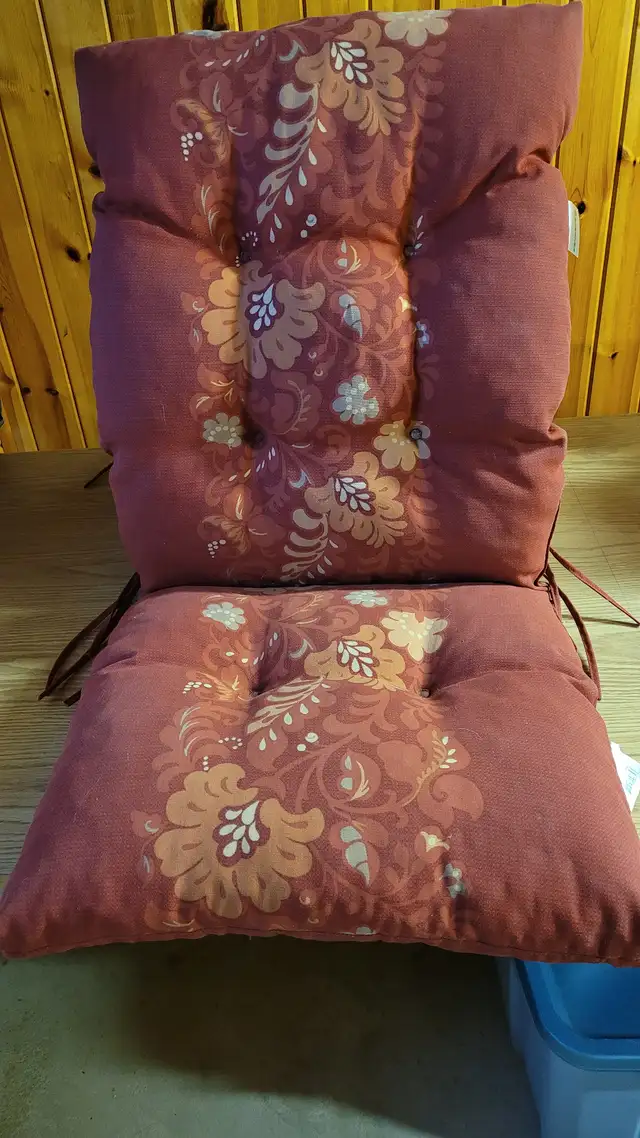 Outdoor furniture cushions in Patio & Garden Furniture in Barrie - Image 2