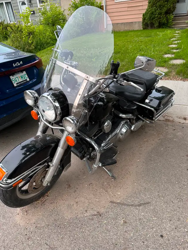 Police motorcycle in Street, Cruisers & Choppers in Regina - Image 2
