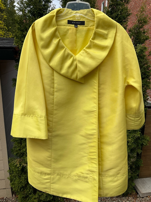 Manteau de femmes / printemps / NINE WEST / jaune / médium dans Femmes - Hauts et vêtements d'extérieur  à Ville de Montréal