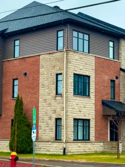 Condo 5 1 /2 deluxe a louer laval AC, parking privé,piscine