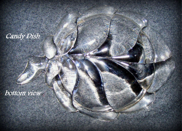 2 clear glass candy dishes, leaf shape, 10 x 15 cm, like new in Kitchen & Dining Wares in City of Toronto - Image 4