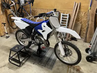 Awesome dirt bike with new top end, Wiseco piston, and Athena cylinder - just broken in took for 2 r...