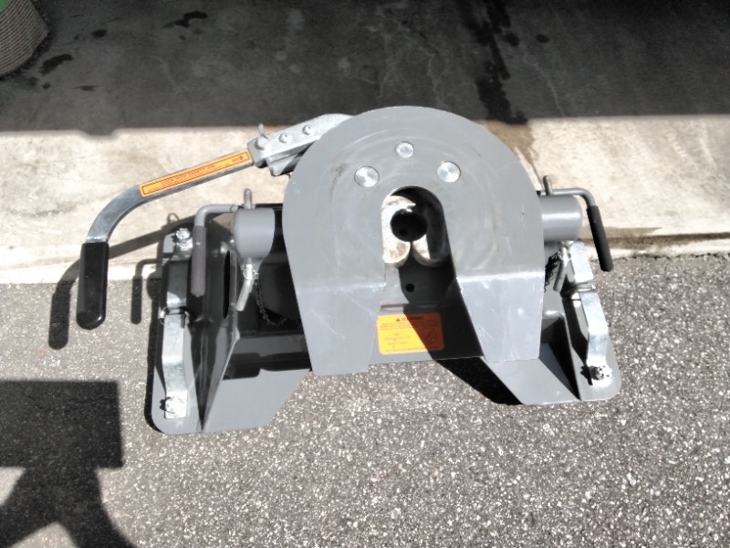 B & W Companion 5th Wheel Hitch RVs & Motorhomes Burnaby/New