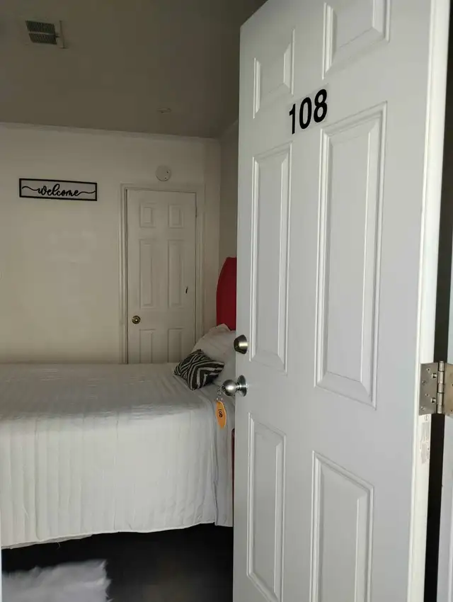 $300/week fresh motel rooms for rent in Short Term Rentals in St. Catharines - Image 4