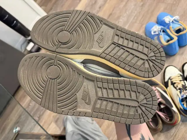 Jordan 1 Retro Low OG SP Travis Scott Reverse Mocha in Men's Shoes in City of Toronto - Image 5