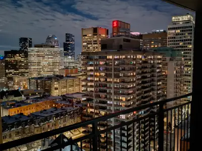 High-Rise Bedroom Sublet – Downtown Montreal (Near McGill & Concordia) Urgently transferring one pri...