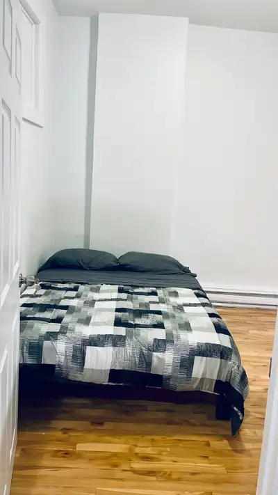 * COLOC À MONTRÉAL – CHAMBRE PRIVÉE DISPONIBLE DÈS LE MAINTENANT * -850$/mois – TOUT INCLUS -Quartie...