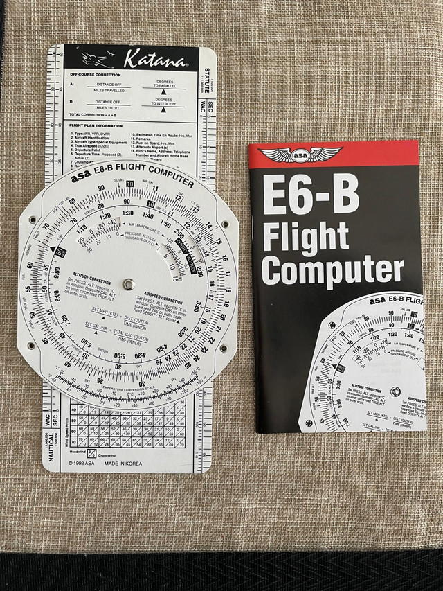 E6-B Flight Computer and knee pad  dans Autre  à Trois-Rivières - Image 3