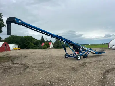 Very good condition Good belt Hydraulic mover Hydraulic lift Kohler motor Call or txt 204-825-4038