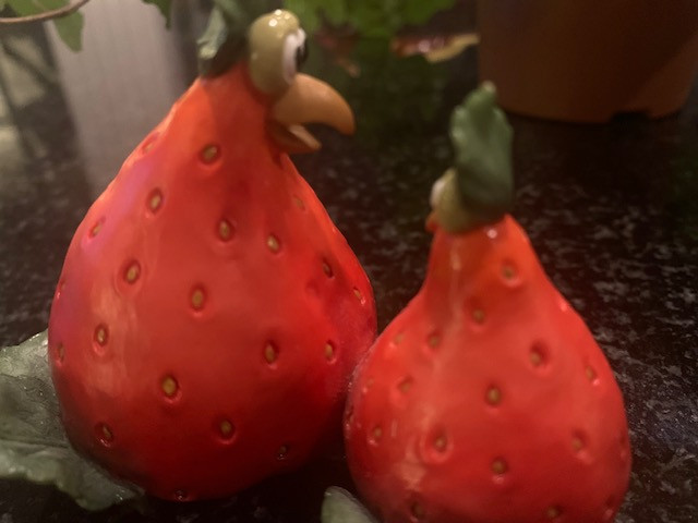 Enesco Home Grown Collectible Figurine STRAWBERRY HENS No Box in Arts & Collectibles in City of Halifax