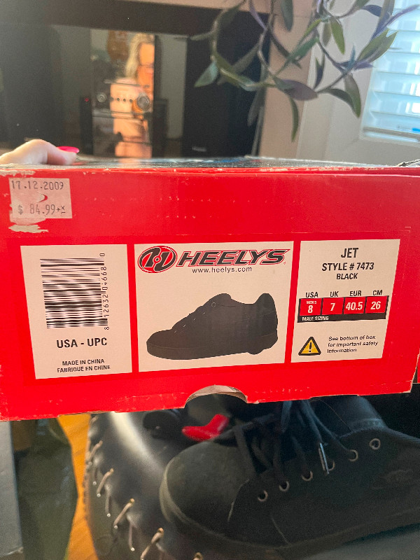 Heelys Jet Black Free Your Sole Men’s size 8 shoes in Men's Shoes in Ottawa - Image 3
