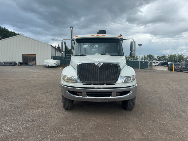 2007 International 4400 hiab 099 30’ picker in Heavy Trucks in Calgary - Image 3
