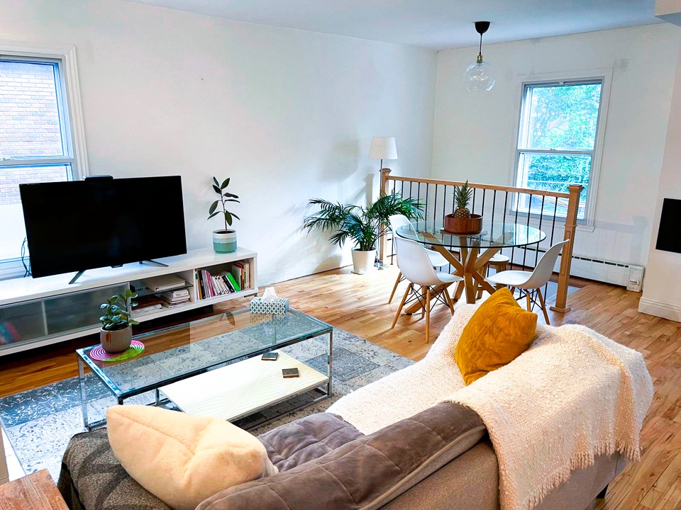 5½ rénové, cour + 2 stationnements, bas duplex – Métro Cadillac | Long ...