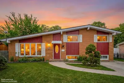 Amazing Opportunity To Own This Detach Home 3 Bedroom Upstairs & 1 Huge Rec Room That Can Be Convert...