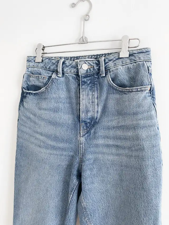 Zara Jeans in Women's - Bottoms in Kitchener / Waterloo - Image 2