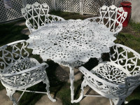 Mobilier en fonte d’aluminium  4 chaises