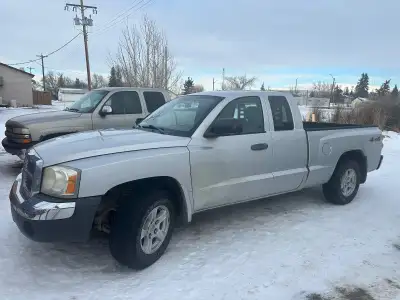 Selling our Dakota with V8, 4x4, runs and drives great. Interior in nice shape, exterior has some ha...