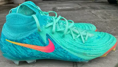 Nike phantom Luna Elite Soccer Cleats, View more