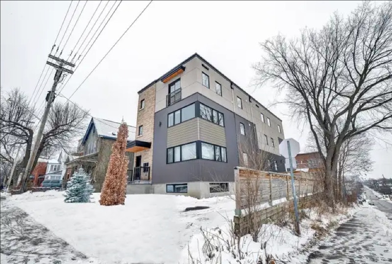 Room in a 6 bedroom Apartment for Rent Sandy Hill149 Henderson Room